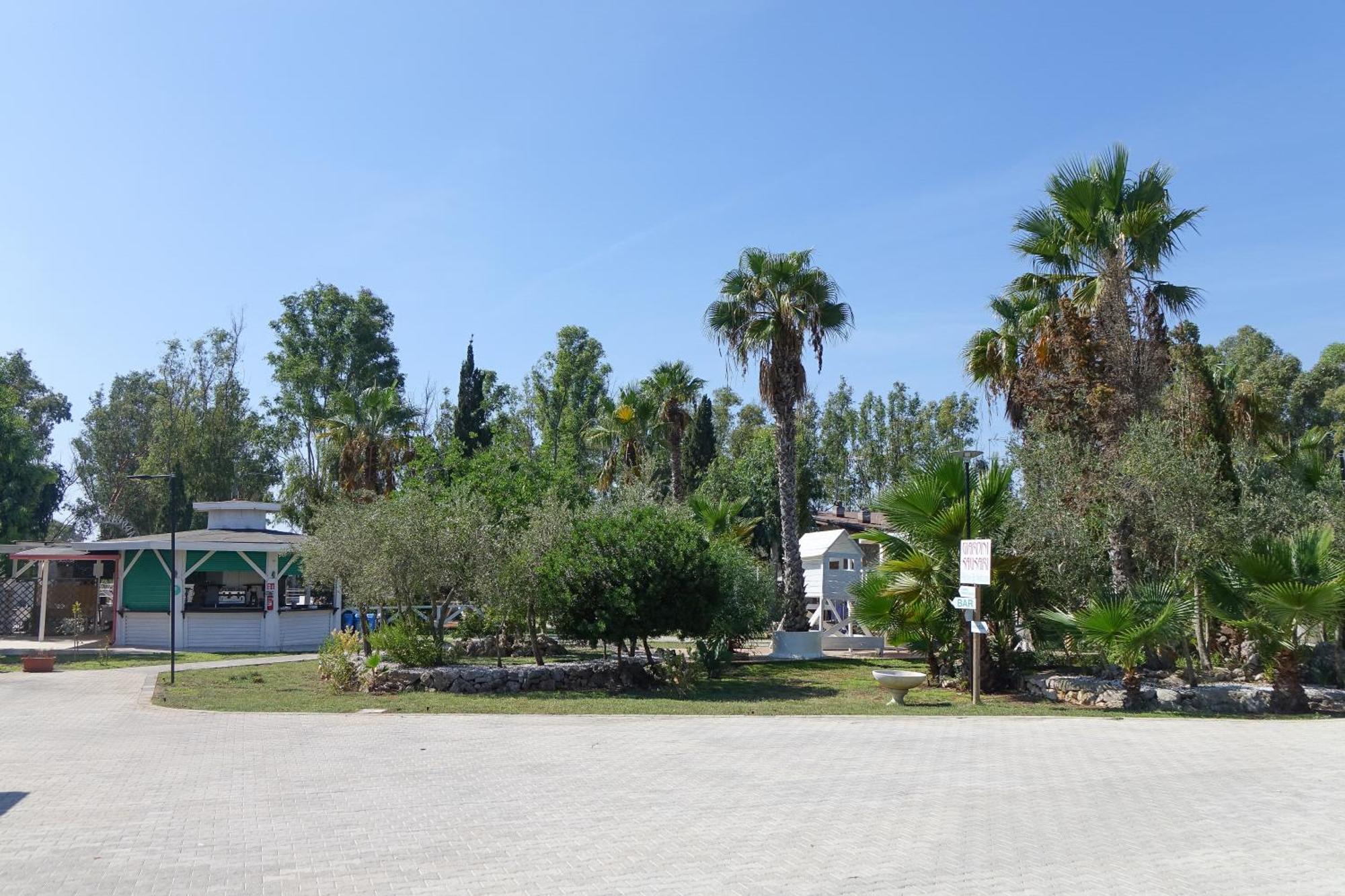 Giardini Sausari Residence Punta Prosciutto Exterior foto